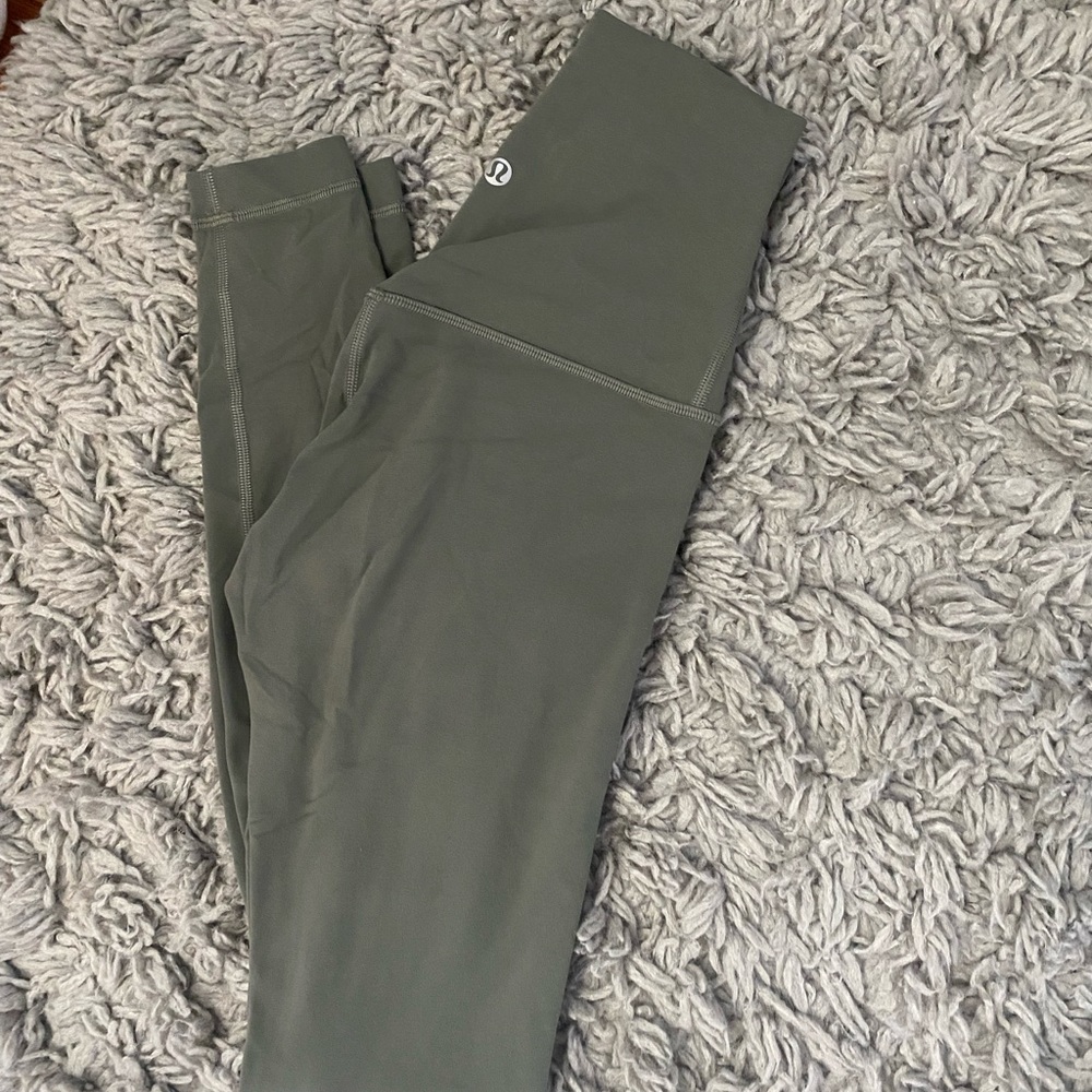 Lululemon Align 28” SHR, color:grey sage sz 2
